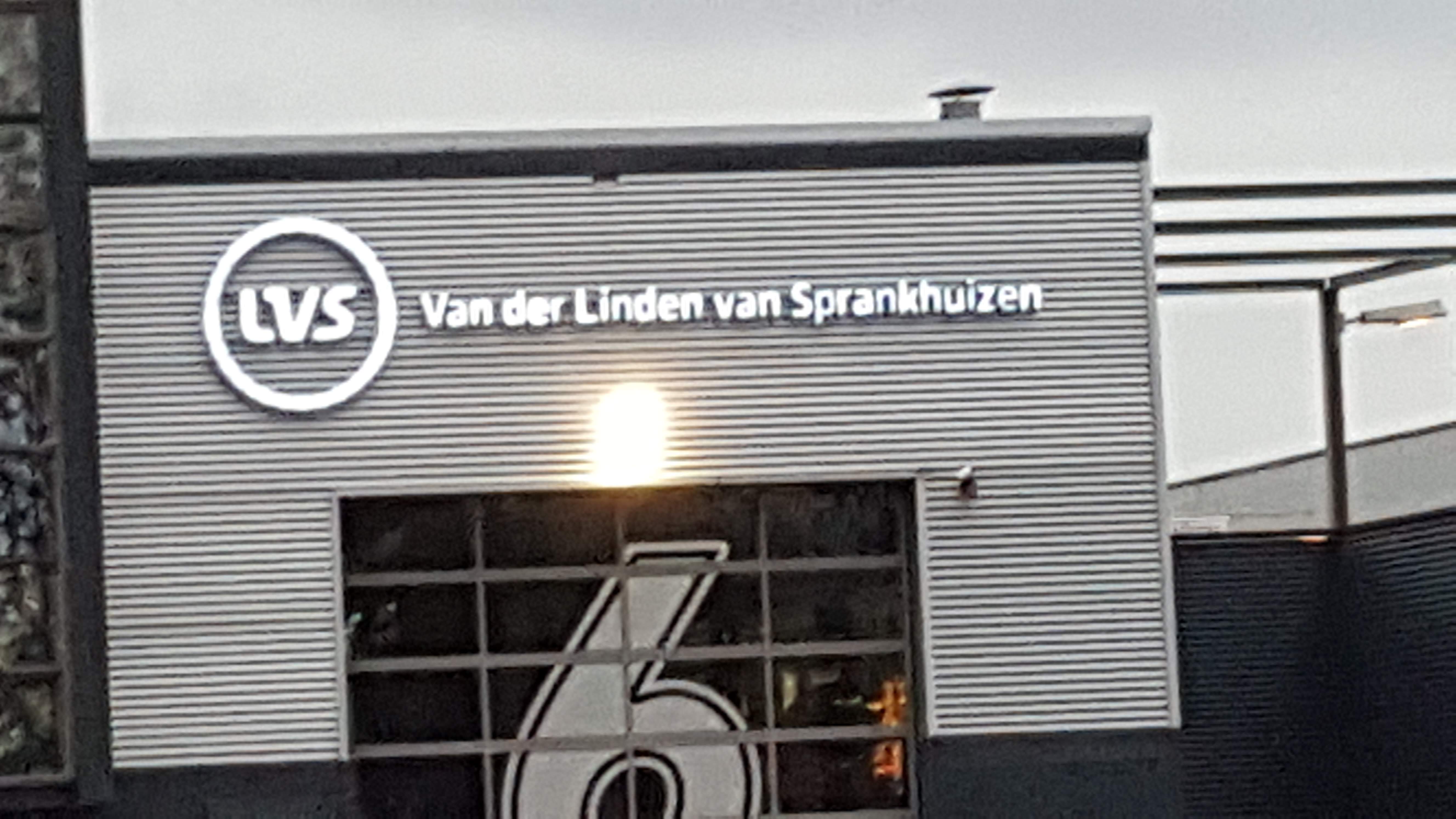 Verlichte Uithangborden langs de A17 | Jabbeke