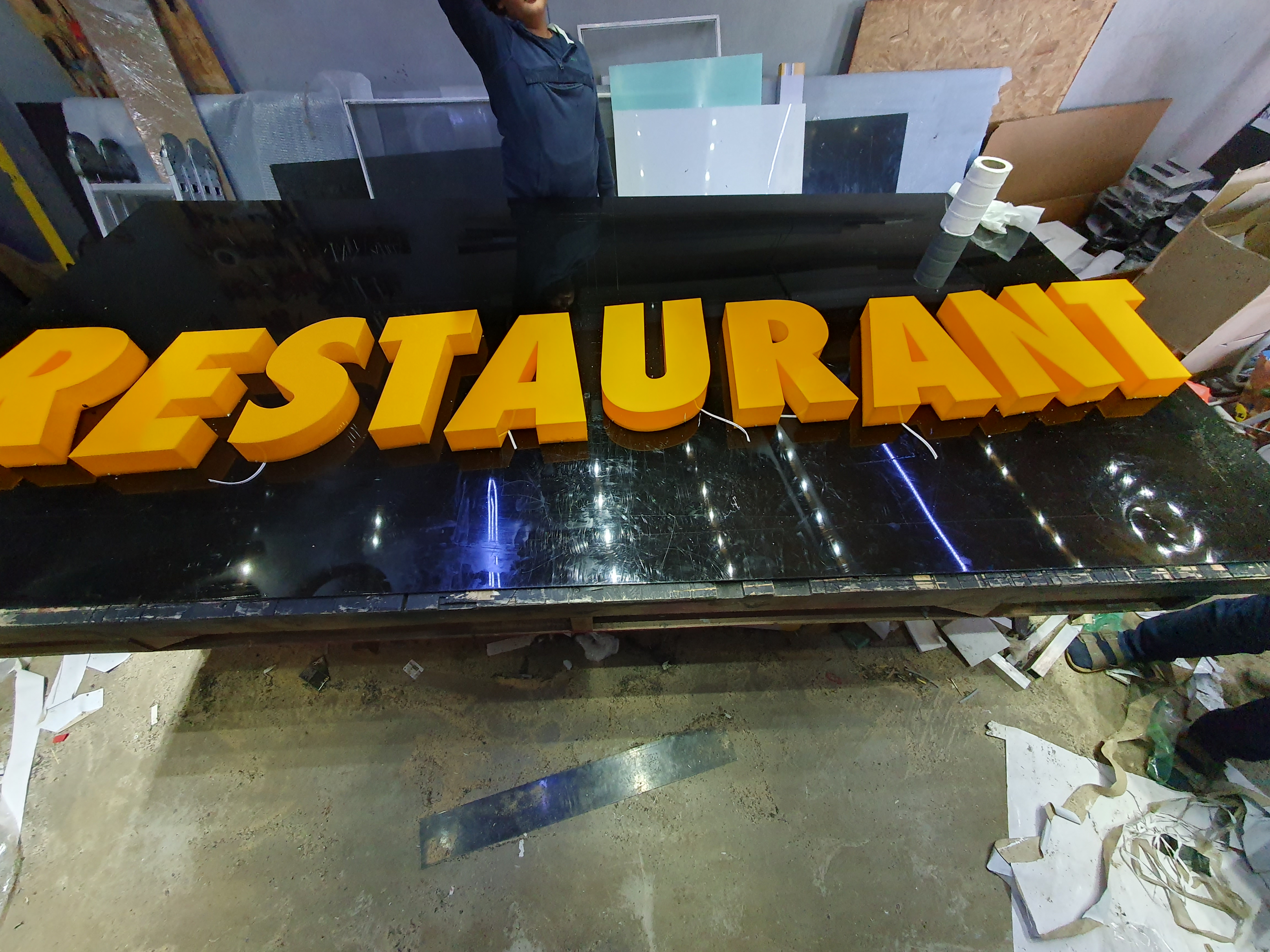 Verlichte letters in Zwalm | Voor een stralende zaak