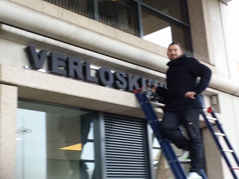 Moderne lichtbak laten maken? | Bel ons in Harelbeke