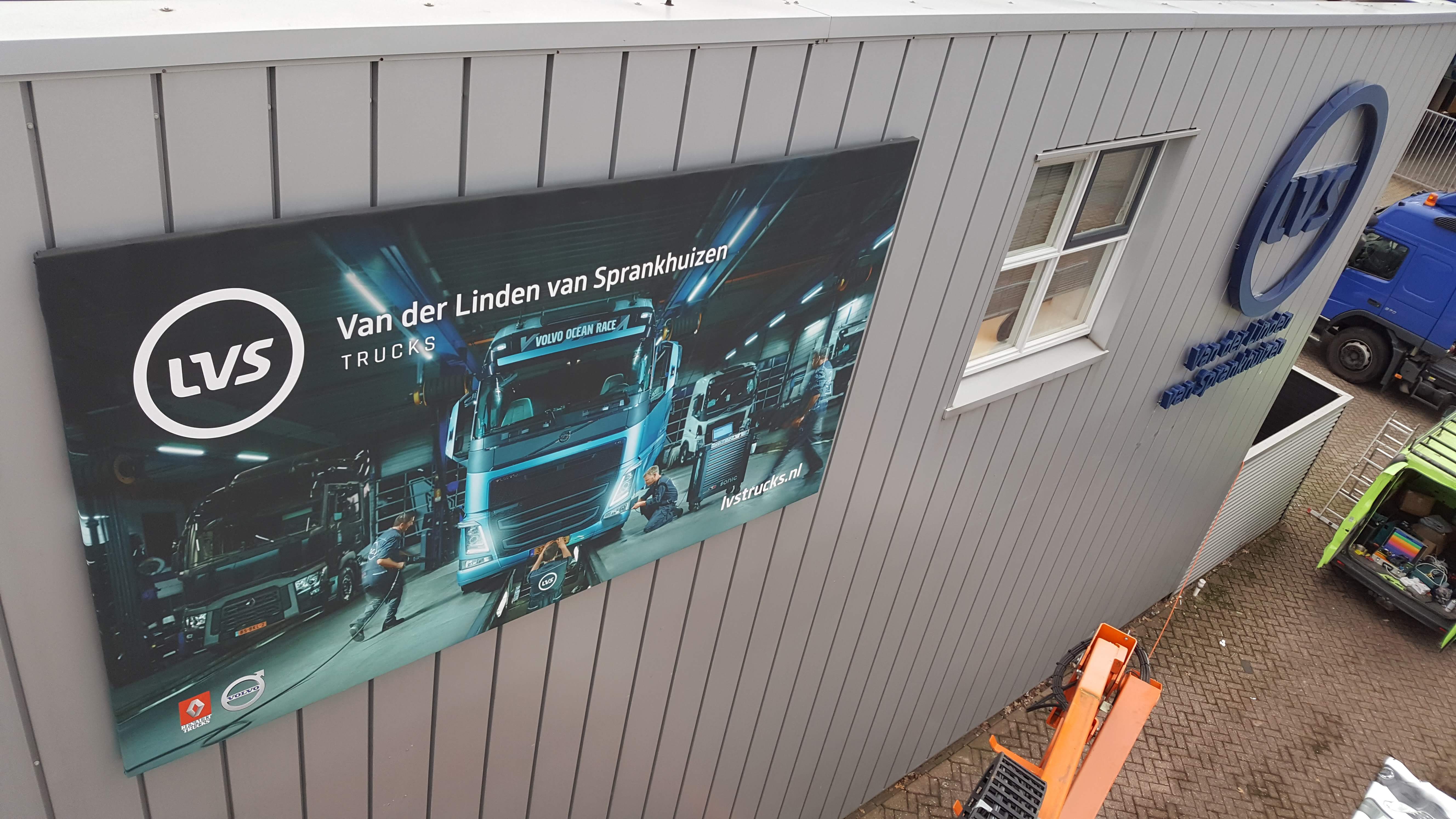 Verlichte Uithangborden voor Kleinhandel in Koekelare