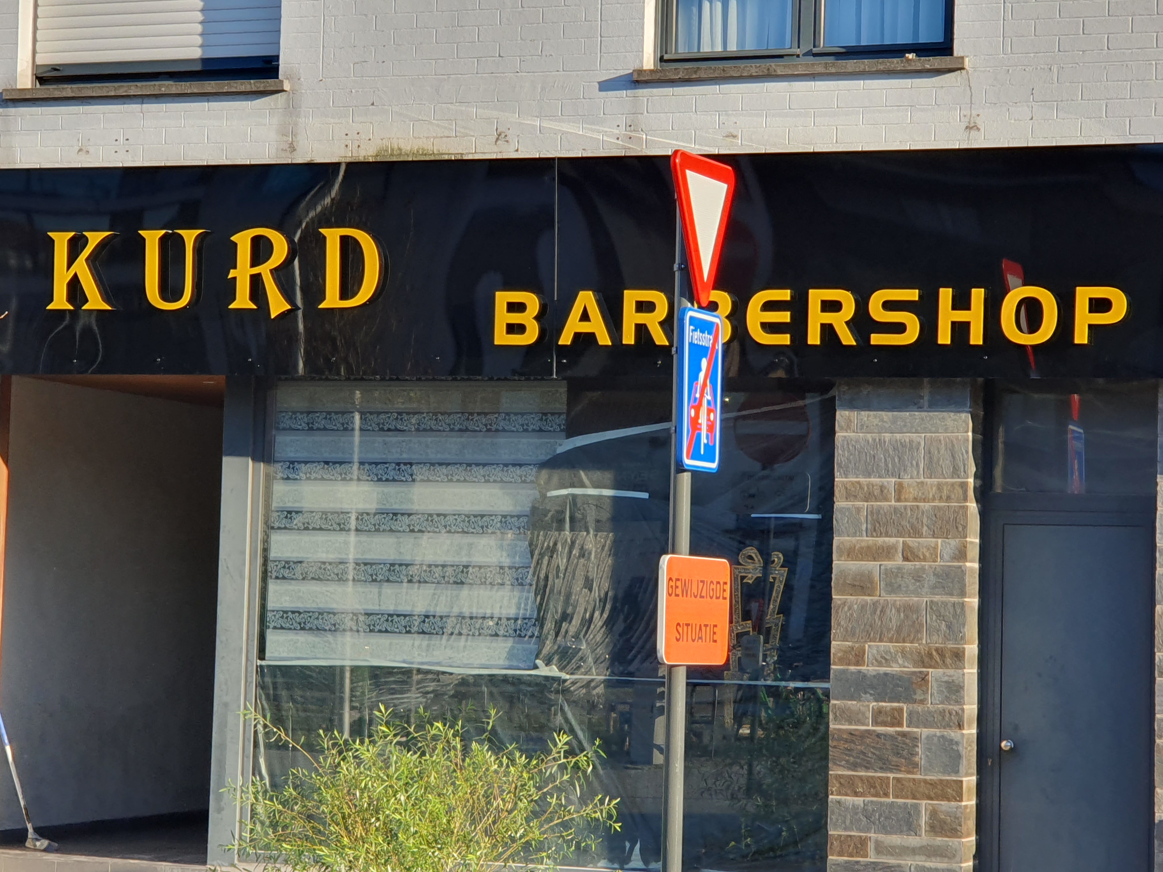 Verlichte letters voor winkelpuien | Buggenhout